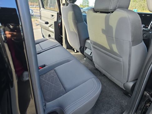 Used 2025 Nissan Frontier SV w/ SV Convenience Package image 13