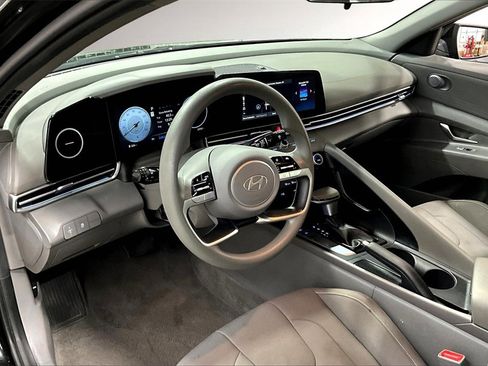 Used 2024 Hyundai Elantra SEL image 17