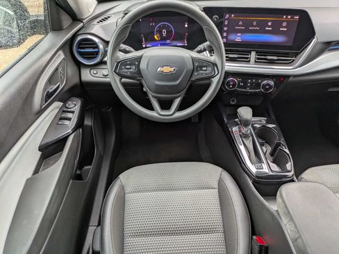 Used 2024 Chevrolet Trax LT FWD image 4