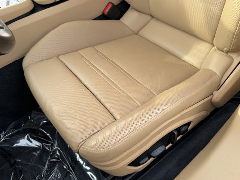 Used 2023 Porsche Panamera 4 Platinum Edition image 27