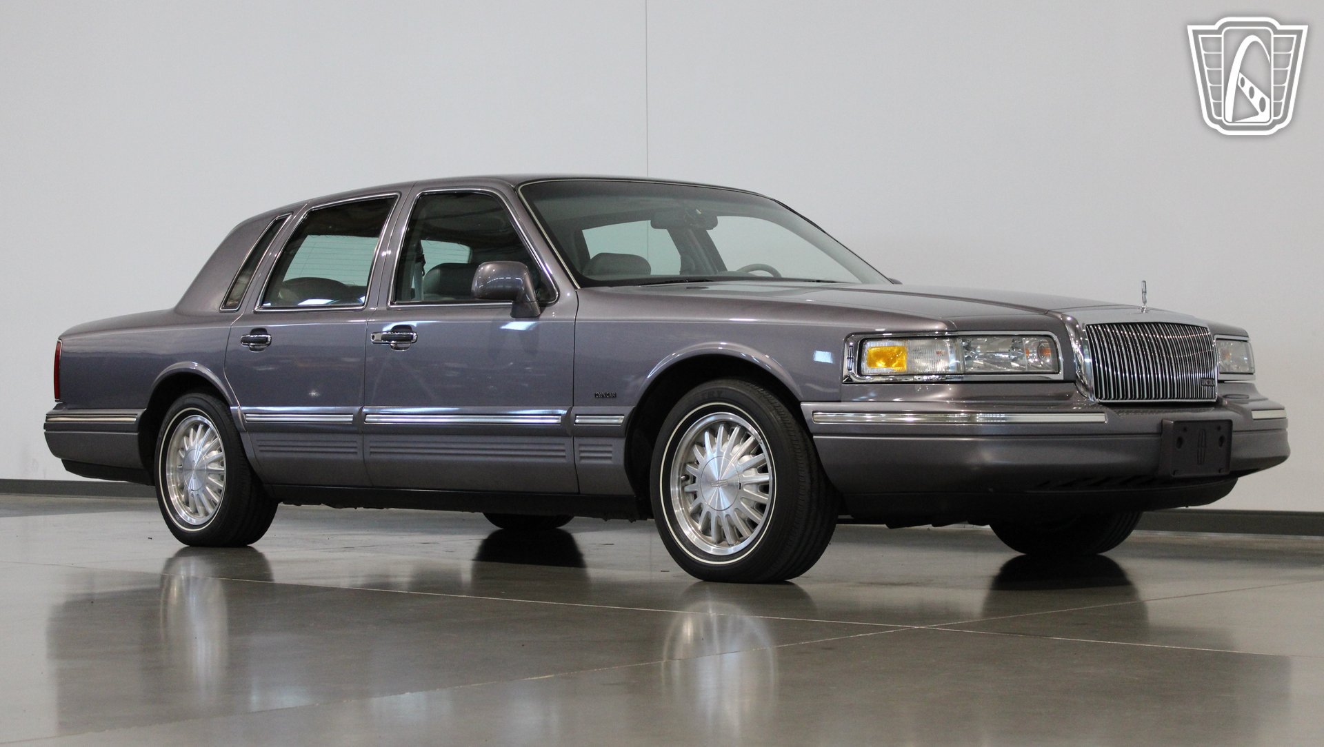 Used 1996 Lincoln Town Car Signature RWD image 31