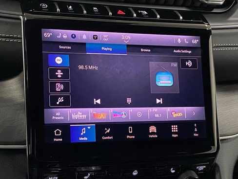 New 2025 Jeep Grand Cherokee Limited w/ Trailer Tow Package image 19