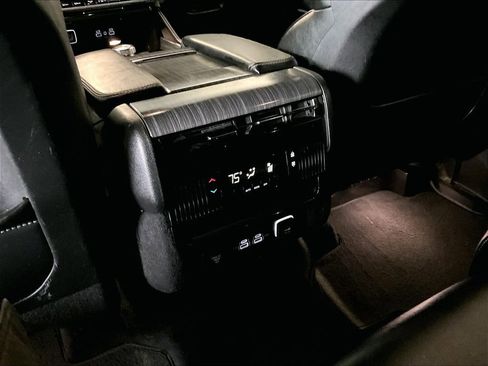 Used 2024 Jeep Wagoneer L Series II w/ Flexible Seating Group AWD/4WD image 28