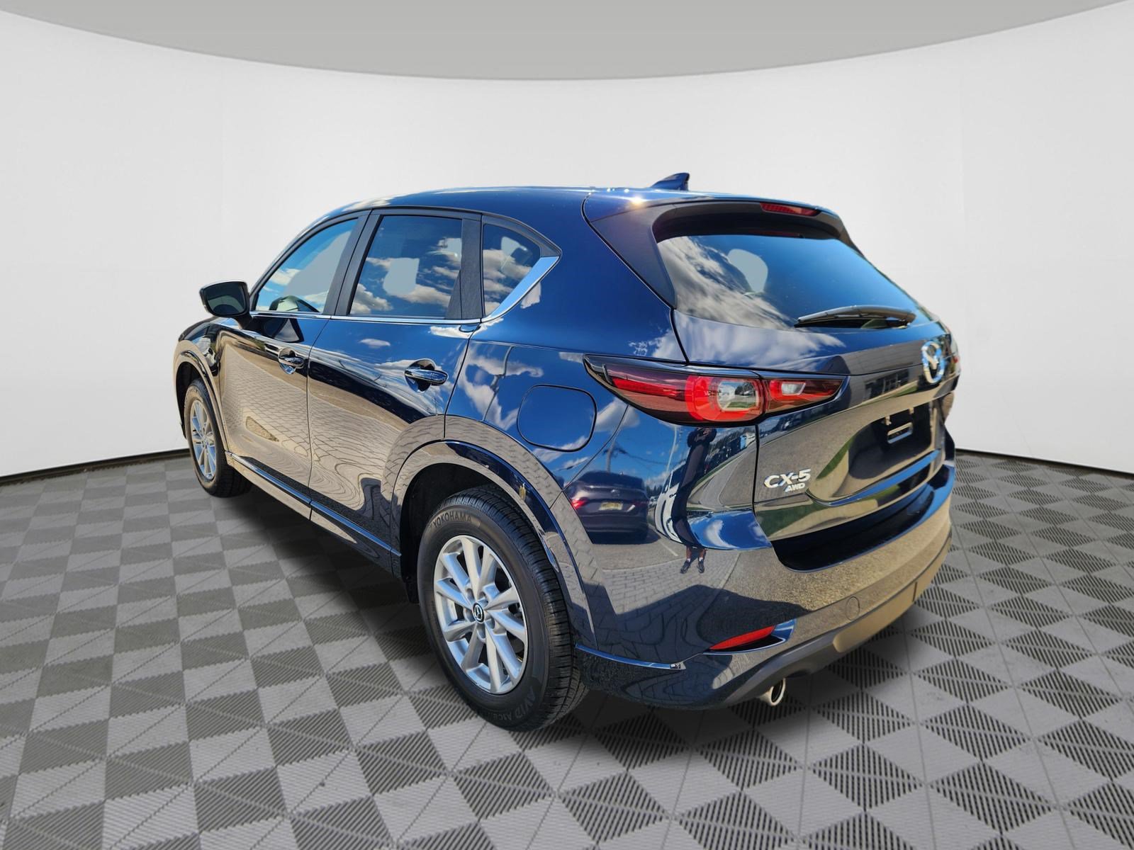 Certified 2024 MAZDA CX-5 AWD 2.5 S w/ Preferred Package image 3