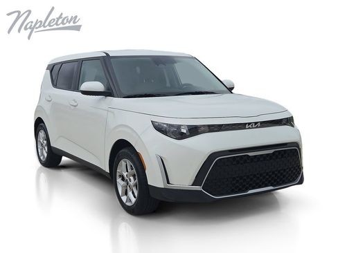 Used 2025 Kia Soul LX w/ LX Technology Package FWD image 8