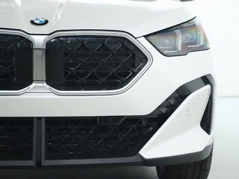 Certified 2025 BMW X2 xDrive28i w/ Premium Package image 7