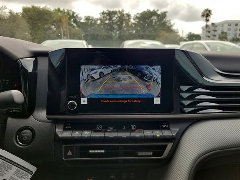 Used 2025 Toyota Camry SE image 21