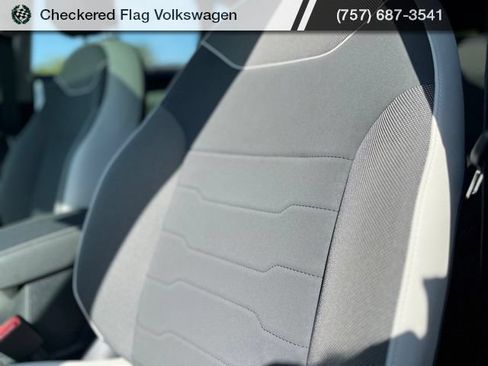 New 2026 Volkswagen Taos SE FWD image 23