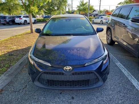 Used 2021 Toyota Corolla LE image 2