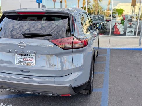 Used 2024 Nissan Rogue SL w/ SL Premium Package image 11