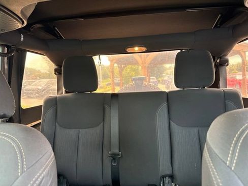 Used 2016 Jeep Wrangler Unlimited Sahara w/ Connectivity Group AWD/4WD image 9