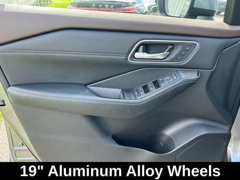 Used 2023 Nissan Rogue Platinum w/ Platinum Premium Package AWD/4WD image 19