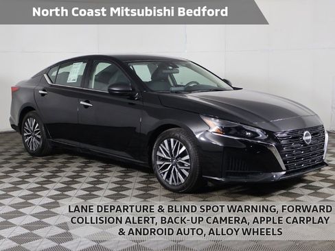 Used 2025 Nissan Altima 2.5 SV image 1