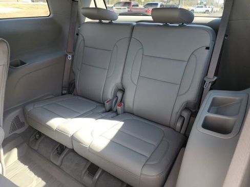 Used 2023 GMC Acadia SLT w/ Technology Package image 17