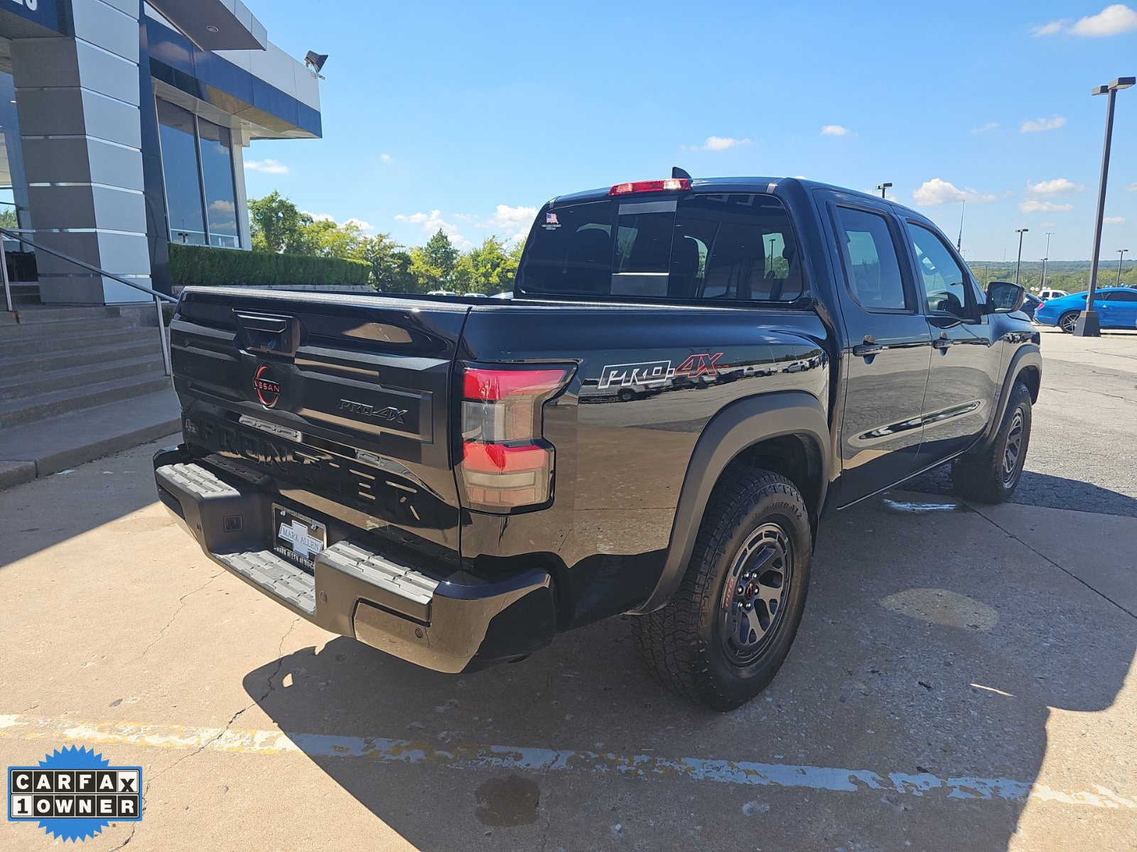 Used 2026 Nissan Frontier PRO-4X AWD/4WD image 3