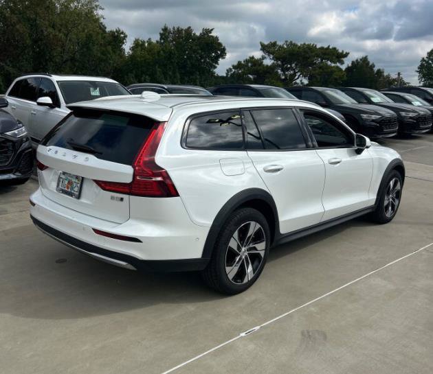 Used 2026 Volvo V60 B5 Cross Country Plus AWD/4WD image 2