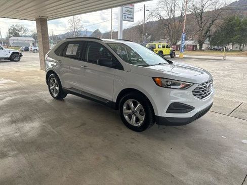 Certified 2022 Ford Edge SE image 3