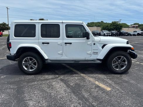 Used 2021 Jeep Wrangler Unlimited Sahara w/ Uconnect 4C Nav & Sound Group AWD/4WD image 4