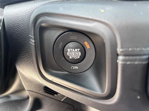 Used 2025 Jeep Wrangler Unlimited Sahara AWD/4WD image 16