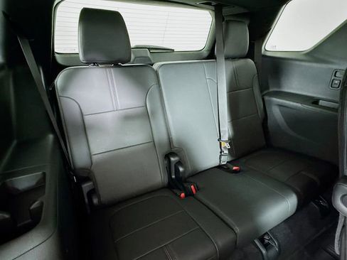 Used 2023 Chevrolet Traverse RS w/ LPO, Floor Liner Package image 28