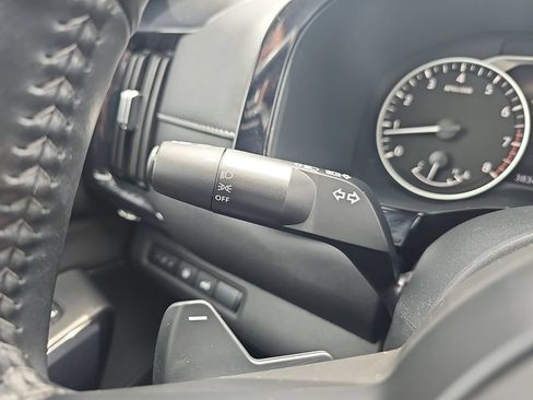Used 2025 Nissan Pathfinder SV FWD image 34