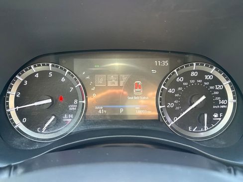 Used 2020 Toyota Highlander XLE image 19