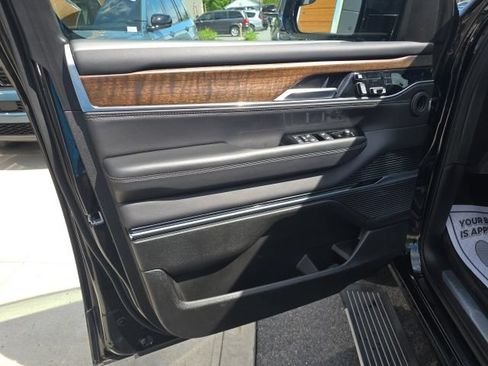 Certified 2025 Jeep Grand Wagoneer 4WD w/ 8-Passenger Seating Package image 11