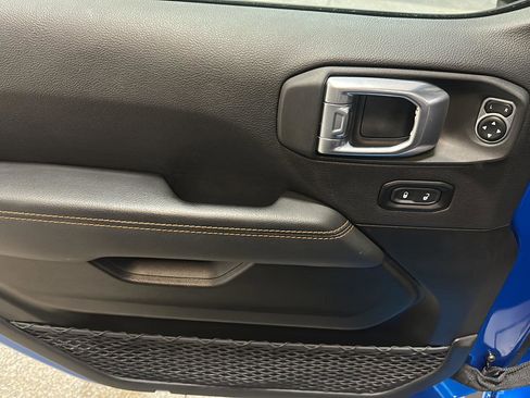 Used 2022 Jeep Gladiator Mojave w/ Cold Weather Group AWD/4WD image 19