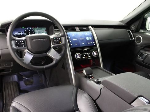 Certified 2025 Land Rover Discovery S AWD/4WD image 4