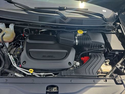 Used 2023 Chrysler Voyager LX FWD image 23