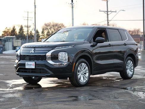 New 2026 Mitsubishi Outlander ES image 7