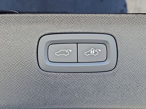 New 2026 Volvo XC90 B6 Plus w/ Protection Package Premier image 13