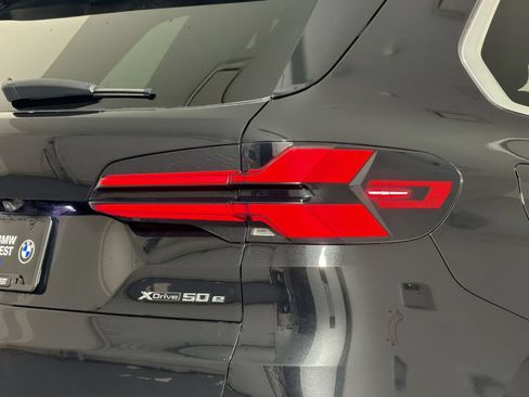 Used 2025 BMW X5 xDrive50e AWD/4WD image 21