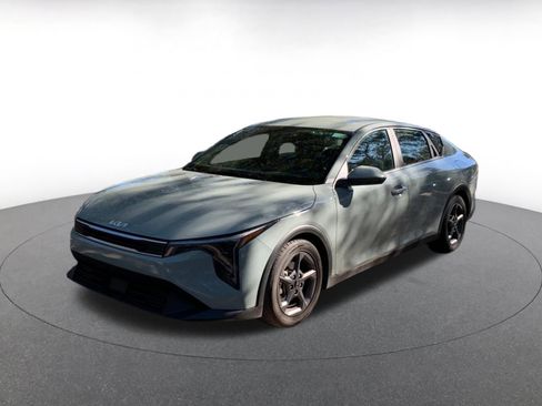 Used 2025 Kia K4 LXS image 3