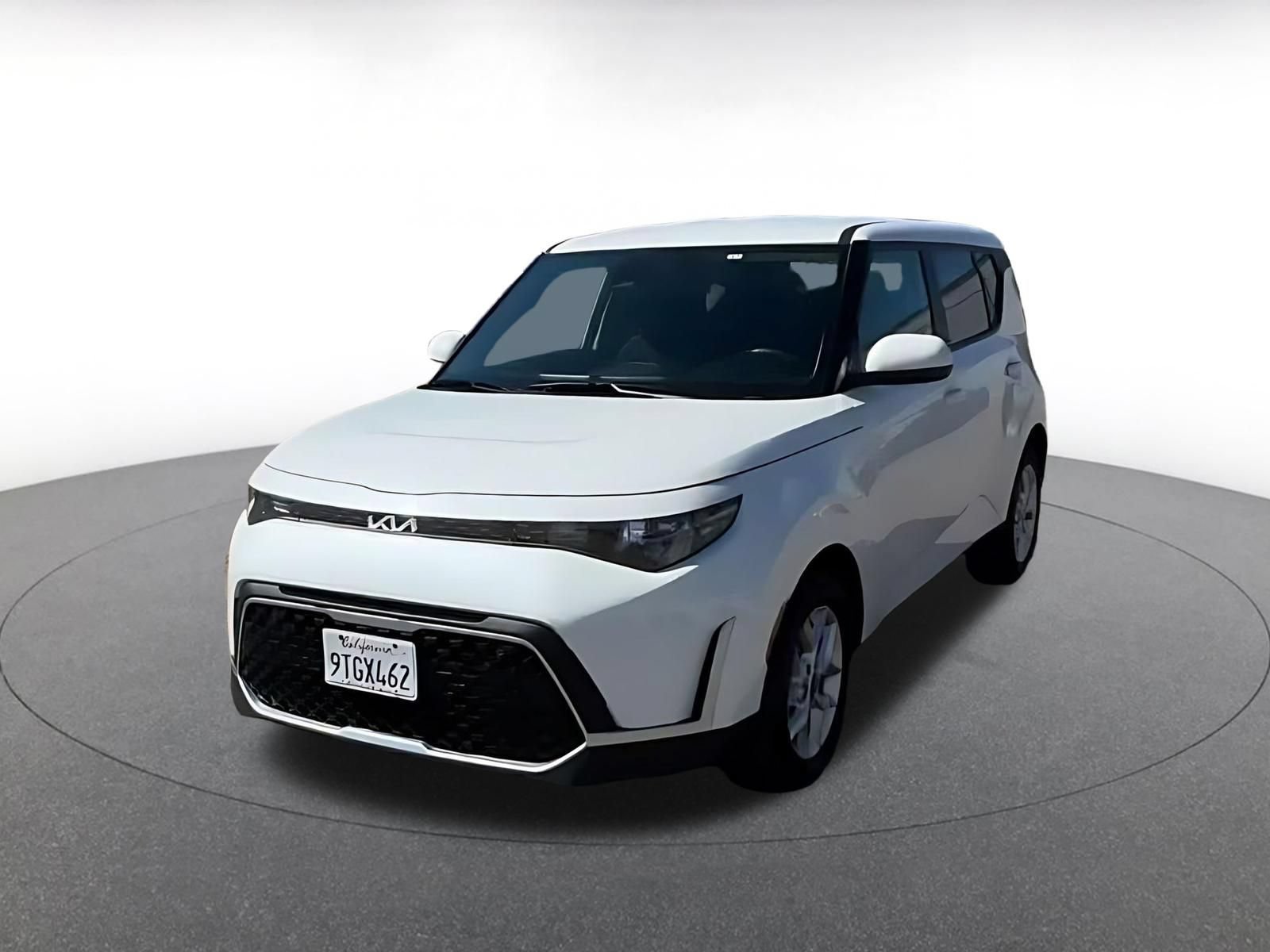 Used 2025 Kia Soul LX w/ LX Technology Package FWD image 6