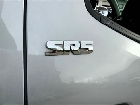 Used 2019 Toyota Tacoma SR5 RWD image 10