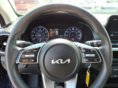 Used 2023 Kia Forte LXS w/ LXS Technology Package FWD image 17