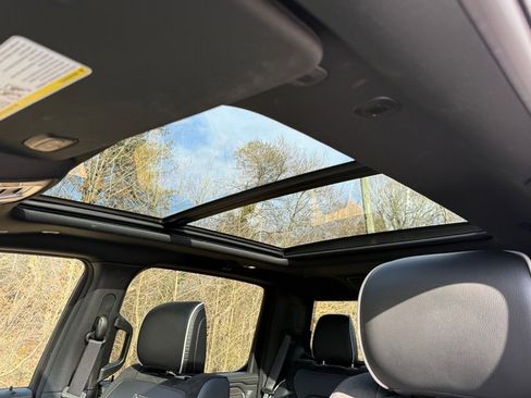 Used 2025 RAM 1500 Laramie image 30