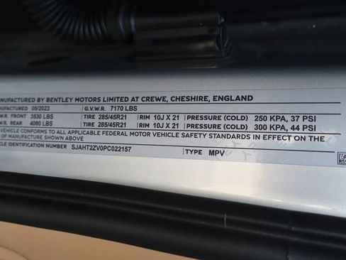 Used 2023 Bentley Bentayga Extended Wheelbase AWD/4WD image 24