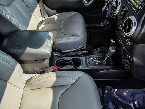 Used 2016 Jeep Wrangler Unlimited Sahara image 16