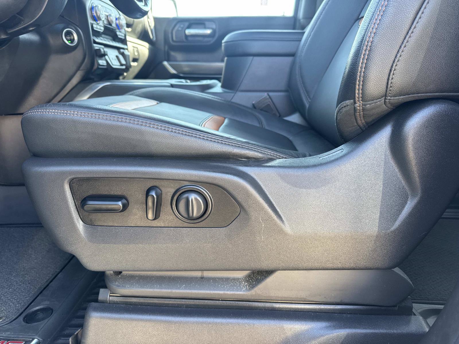 Used 2021 GMC Sierra 1500 AT4 w/ AT4 Premium Package AWD/4WD image 16