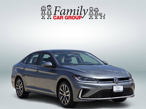 New 2025 Volkswagen Jetta SE image 2