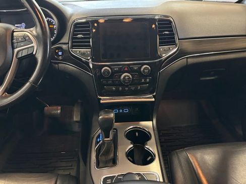 Used 2022 Jeep Grand Cherokee Limited AWD/4WD image 12
