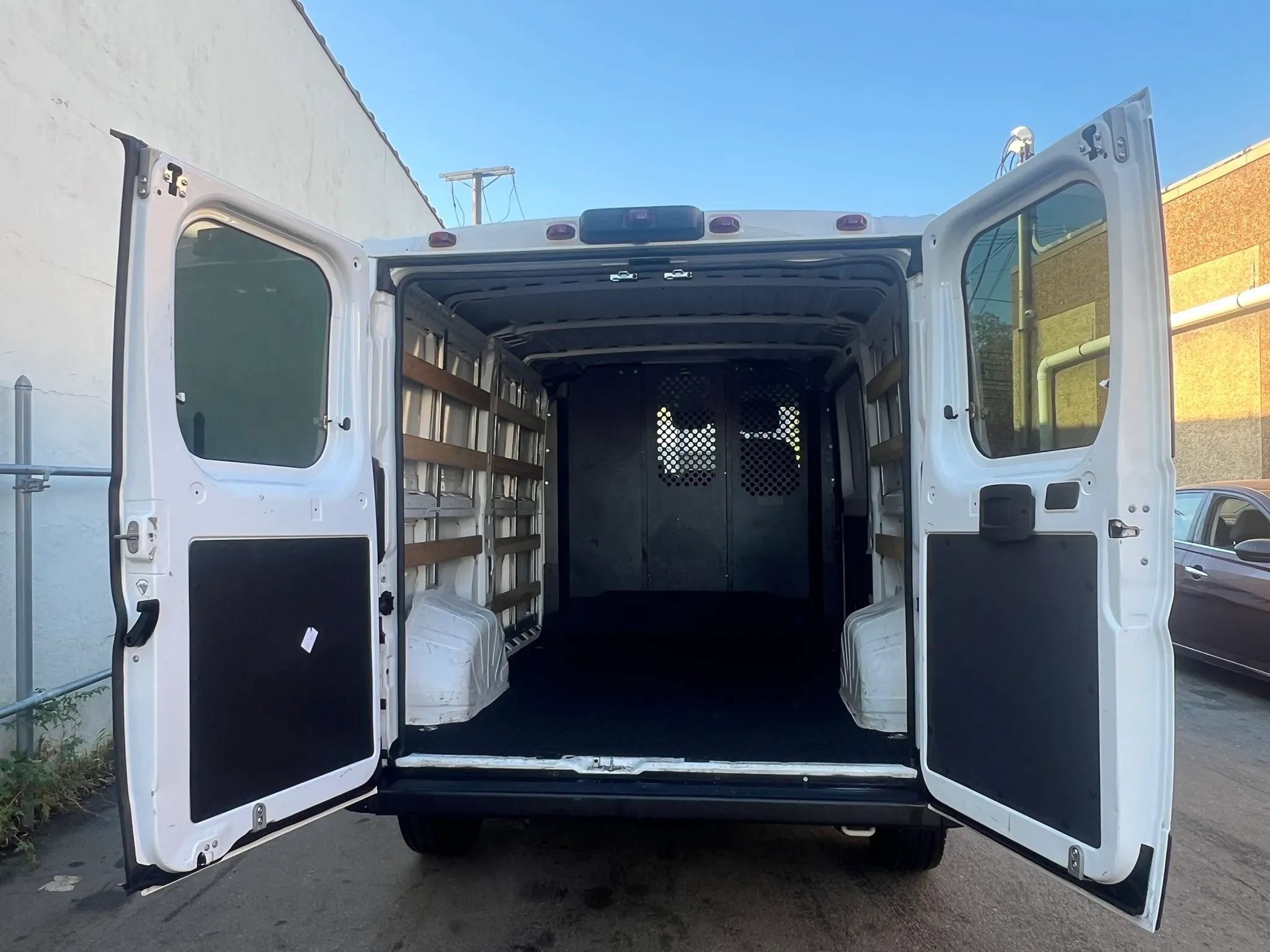 Used 2025 RAM ProMaster 2500 w/ U-Haul Equipment Group FWD image 9