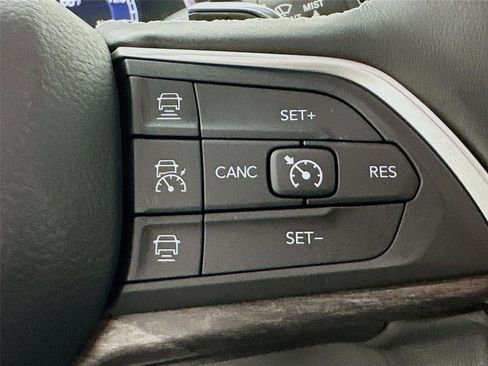 Used 2021 Jeep Grand Cherokee L Limited image 13