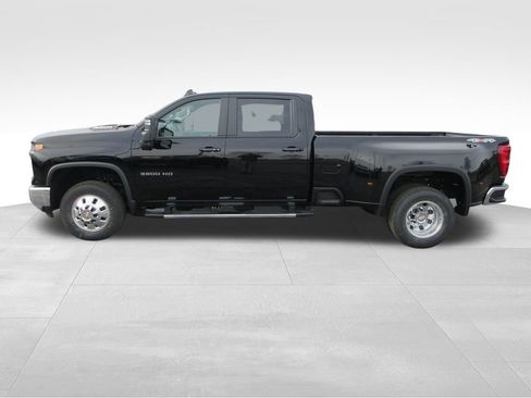 New 2026 Chevrolet Silverado 3500 LT image 3