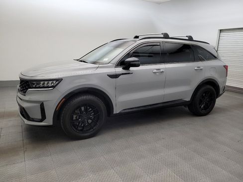 Used 2022 Kia Sorento EX w/ Panoramic Sunroof Package FWD image 2