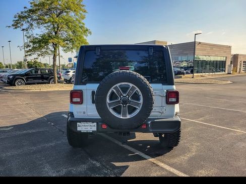Used 2022 Jeep Wrangler Unlimited Sahara w/ Cold Weather Group AWD/4WD image 11