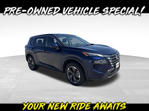 Used 2025 Nissan Rogue SV image 1