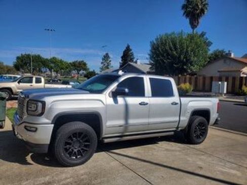 Used 2018 GMC Sierra 1500 Denali w/ Denali Ultimate Package AWD/4WD image 8